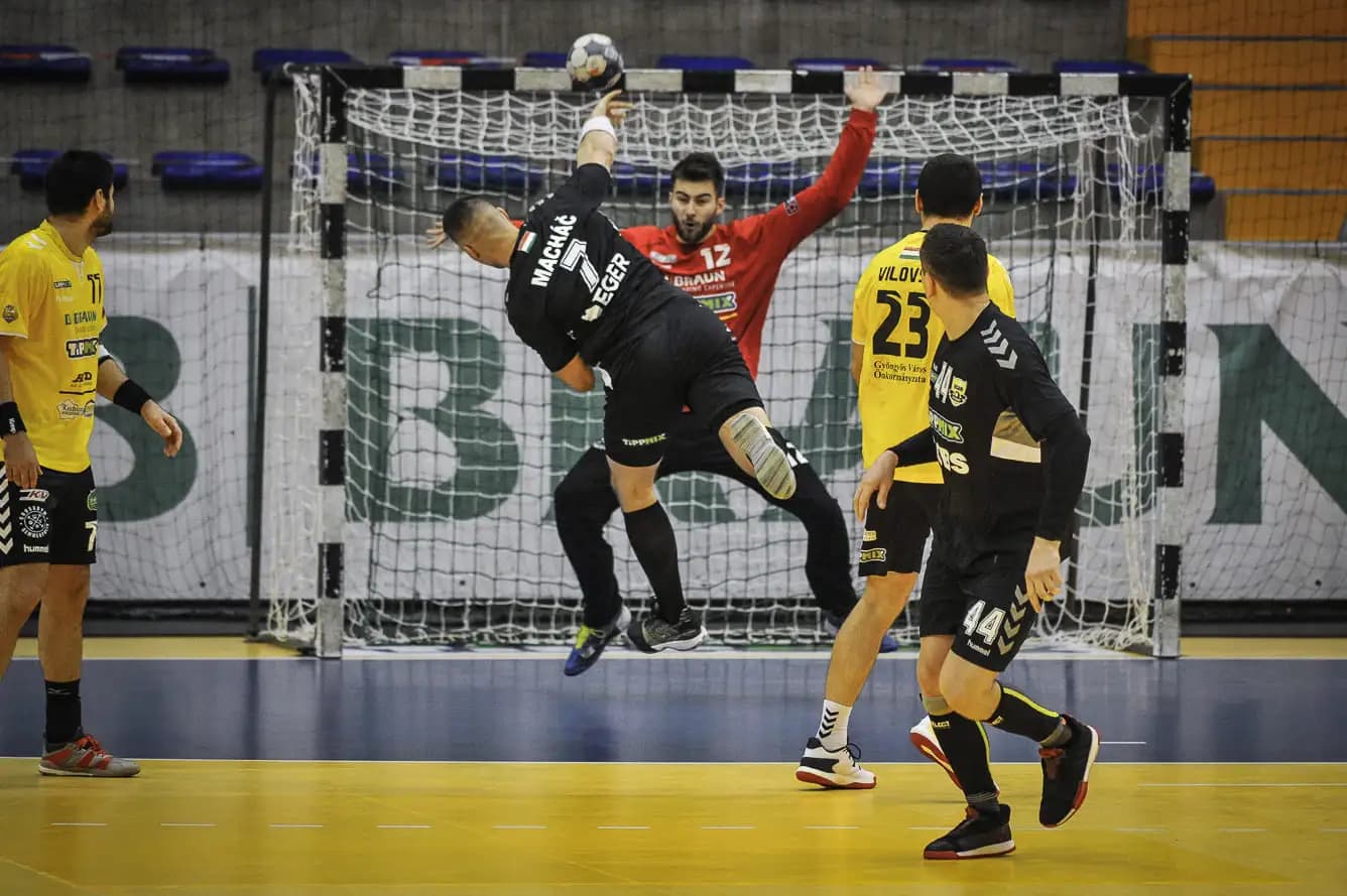 V súboji maďarských klubov Slovákov remíza a 6 gólov Macháča, obrat FTC