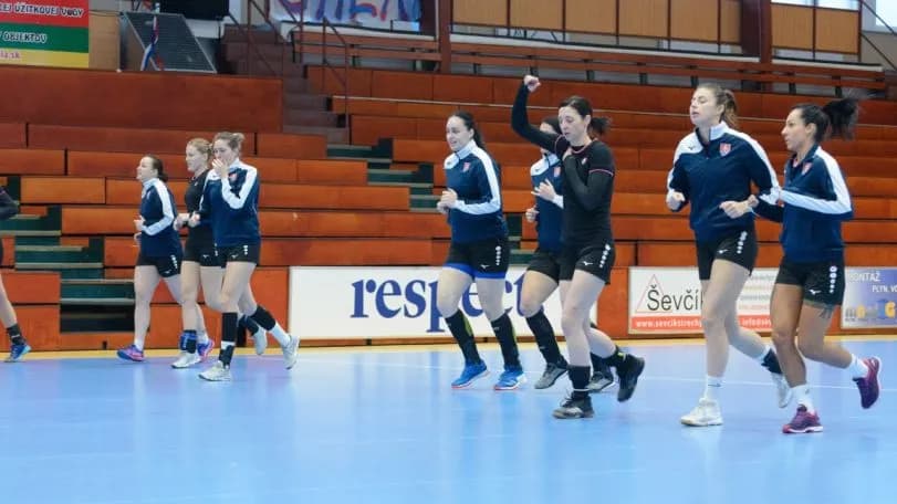 Slovenky do Švédska bez Pócsíkovej, Medveďová má zranenú ruku