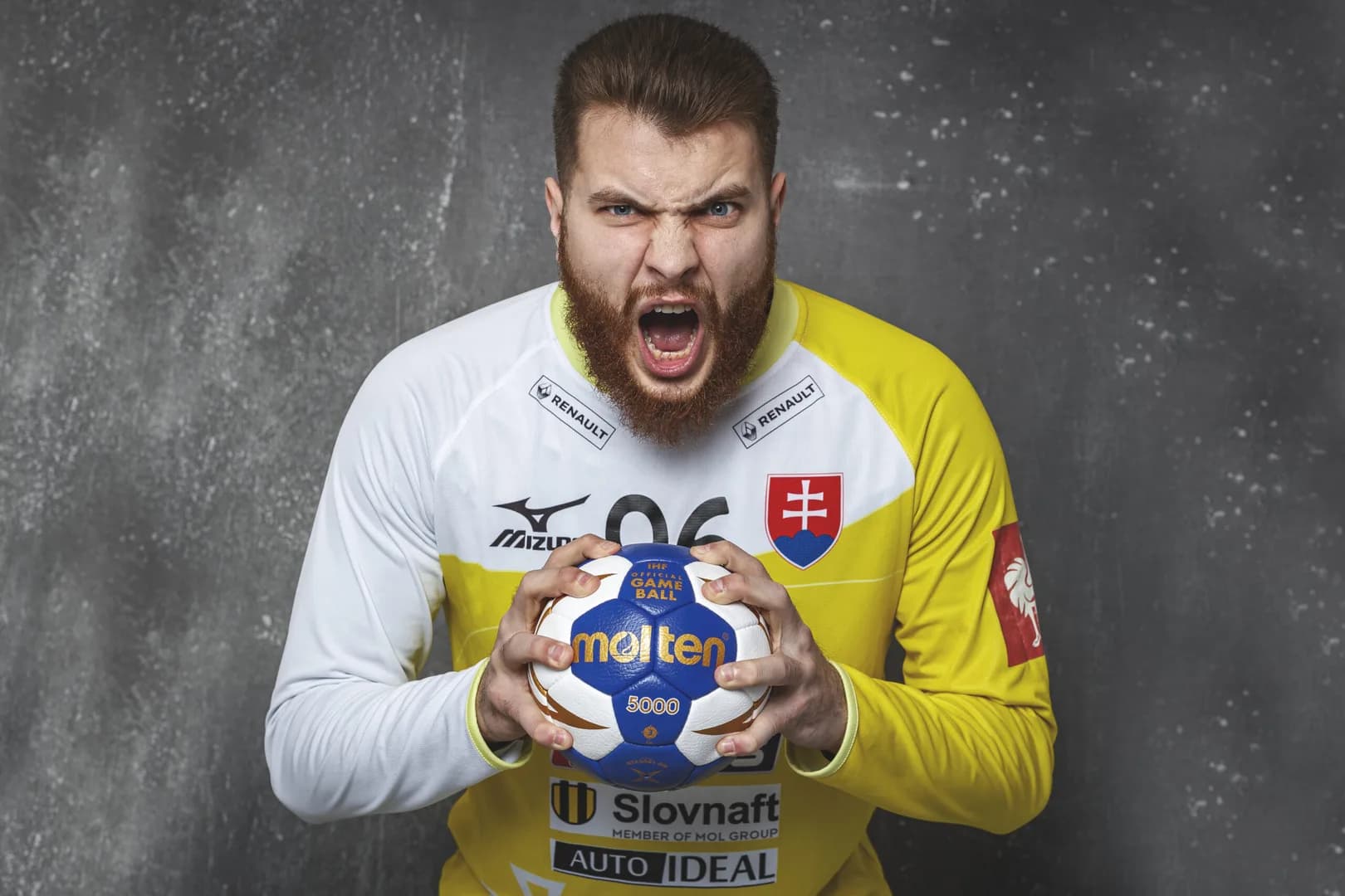 Reprezentant Konečný zo Šale do Tatabánye, túži zdolať brankárskeho kolegu Žernoviča