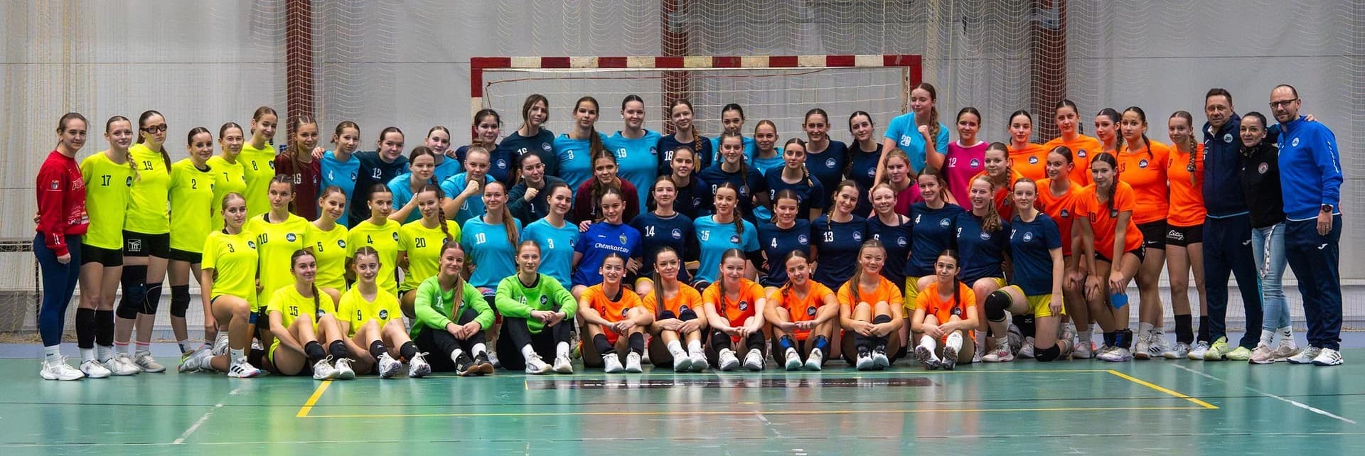 MLÁDEŽ: TURNAJ 4 REGIÓNOV OVLÁDOL V DIEVČENSKEJ KATEGÓRII ZÁPAD, V CHLAPČENSKEJ BRATISLAVA 