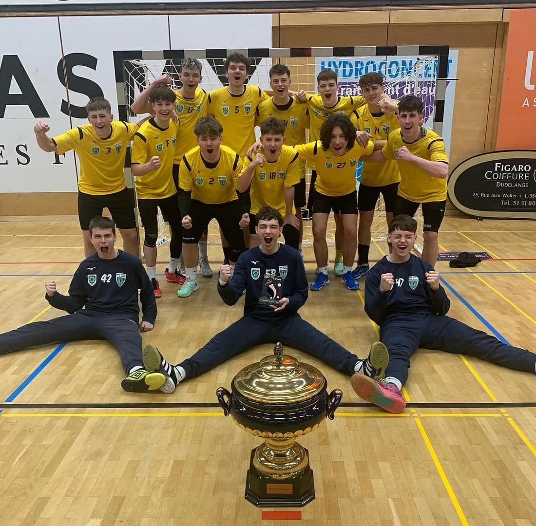 MLADŠÍ DORASTENCI NOVÝCH ZÁMKOV VYHRALI TURNAJ V LUXEMBURSKU, VO FINÁLE ZDOLALI NÓRSKY HASLUM IL A DOMOV SA VRACAJÚ S VÍŤAZNOU TROFEJOU 