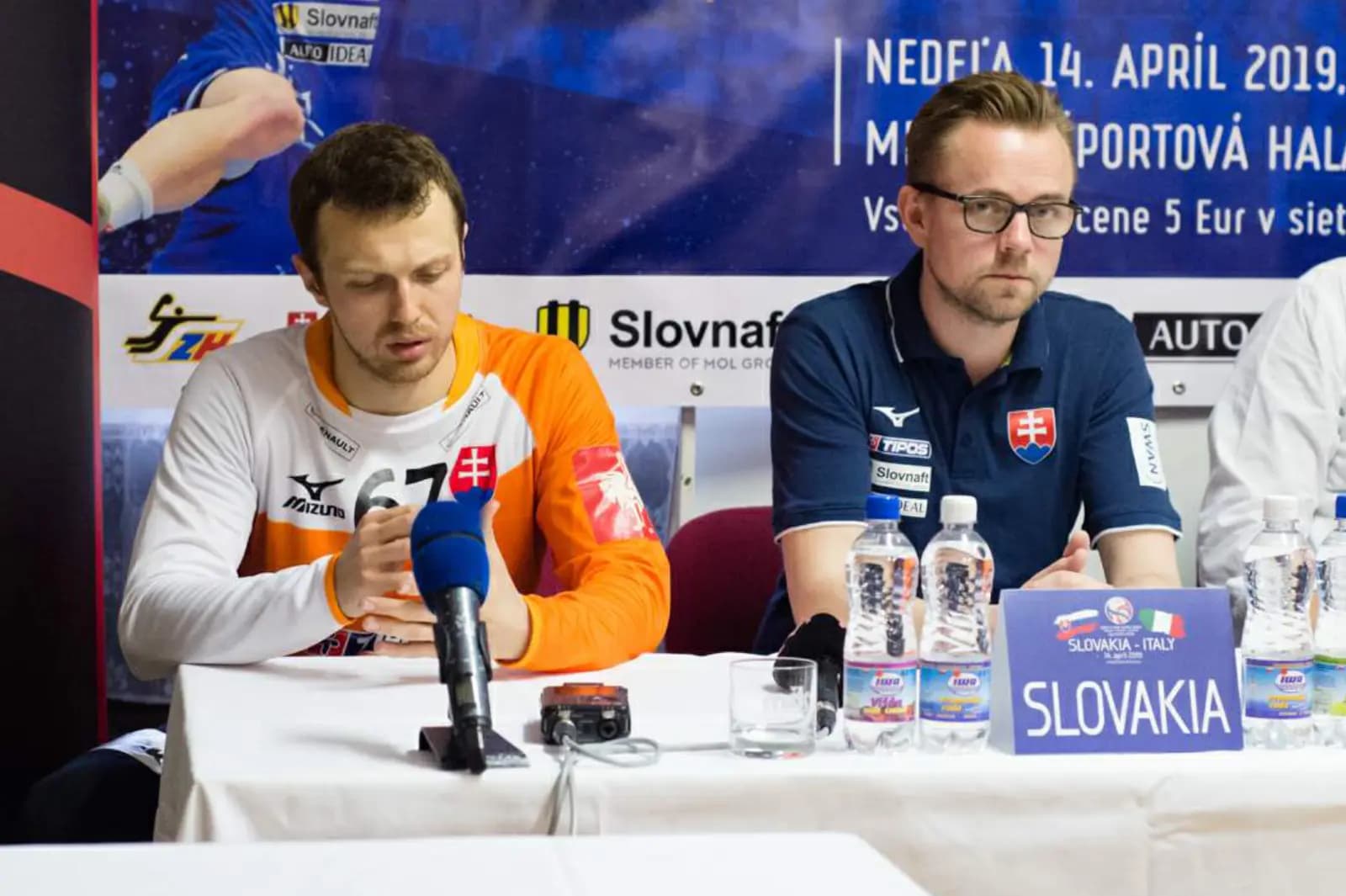 Jensen neuvažuje o rezignácii, Žernovič berie záver na seba