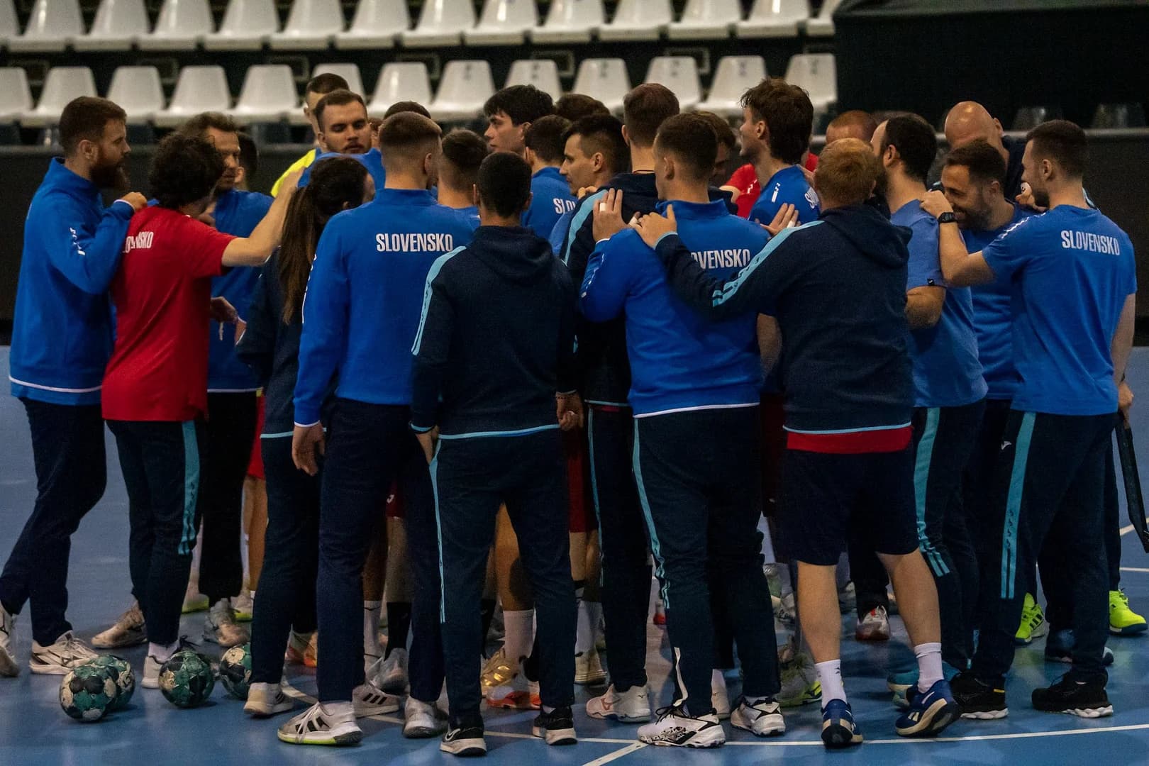 REPRE MUŽI: SLOVÁCI ODŠTARTOVALI PRÍPRAVU NA BARÁŽ PROTI SEVERNÉMU MACEDÓNSKU, K TÍMU SA PRIPOJIL AJ JAKUB STAVAČ 