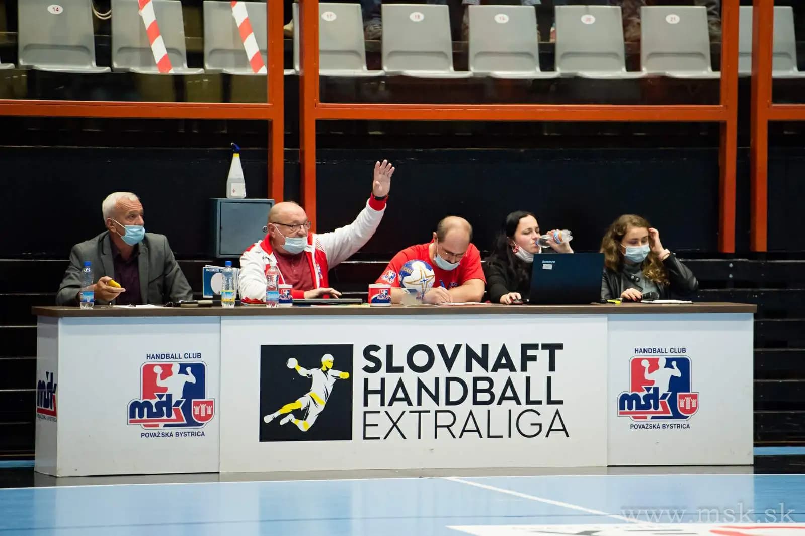 Ligy môžu pokračovať, maximálne s 50 aktérmi vrátane divákov alebo úplne bez divákov
