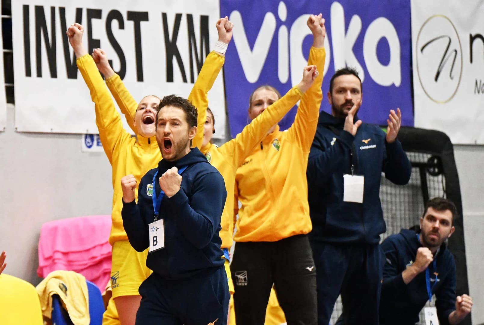 NA ZAČIATKU NEISTOTA AJ VEĽKÝ TLAK, NA ZÁVER SPLNENÝ SEN. PETER KOSTKA SA VRACIA K PÔSOBENIU V MICHALOVCIACH, ZA KTORÉ JE VĎAČNÝ. PRED ODCHODOM ZO SLOVENSKA SI VYSKÚŠAL TIEŽ KOMENTOVANIE V TELEVÍZII