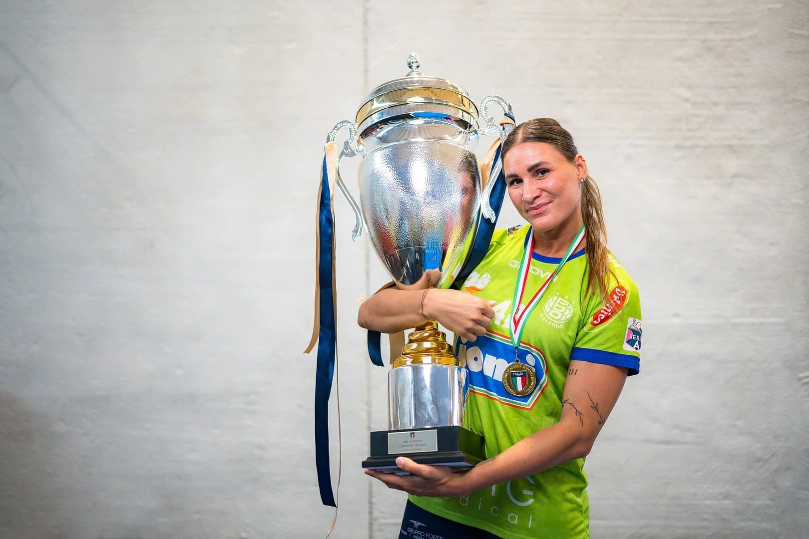 ŠAĽA ZBROJÍ, PO ERIKE RAJNOHOVEJ PRICHÁDZA ĎALŠIA REPREZENTANTKA KARIN BUJNOCHOVÁ 