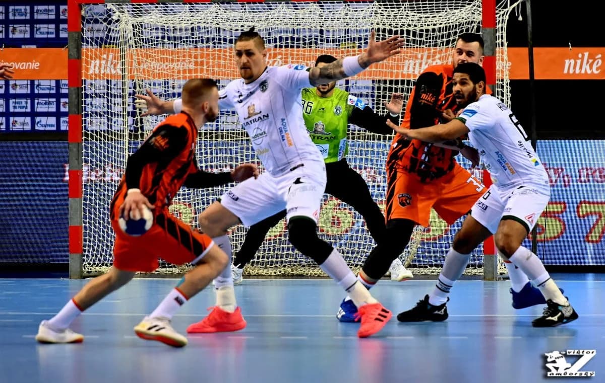 V druhých zápasoch semifinále NHE jasné víťazstvá hostí, Tatran a MŠK vedú 2:0