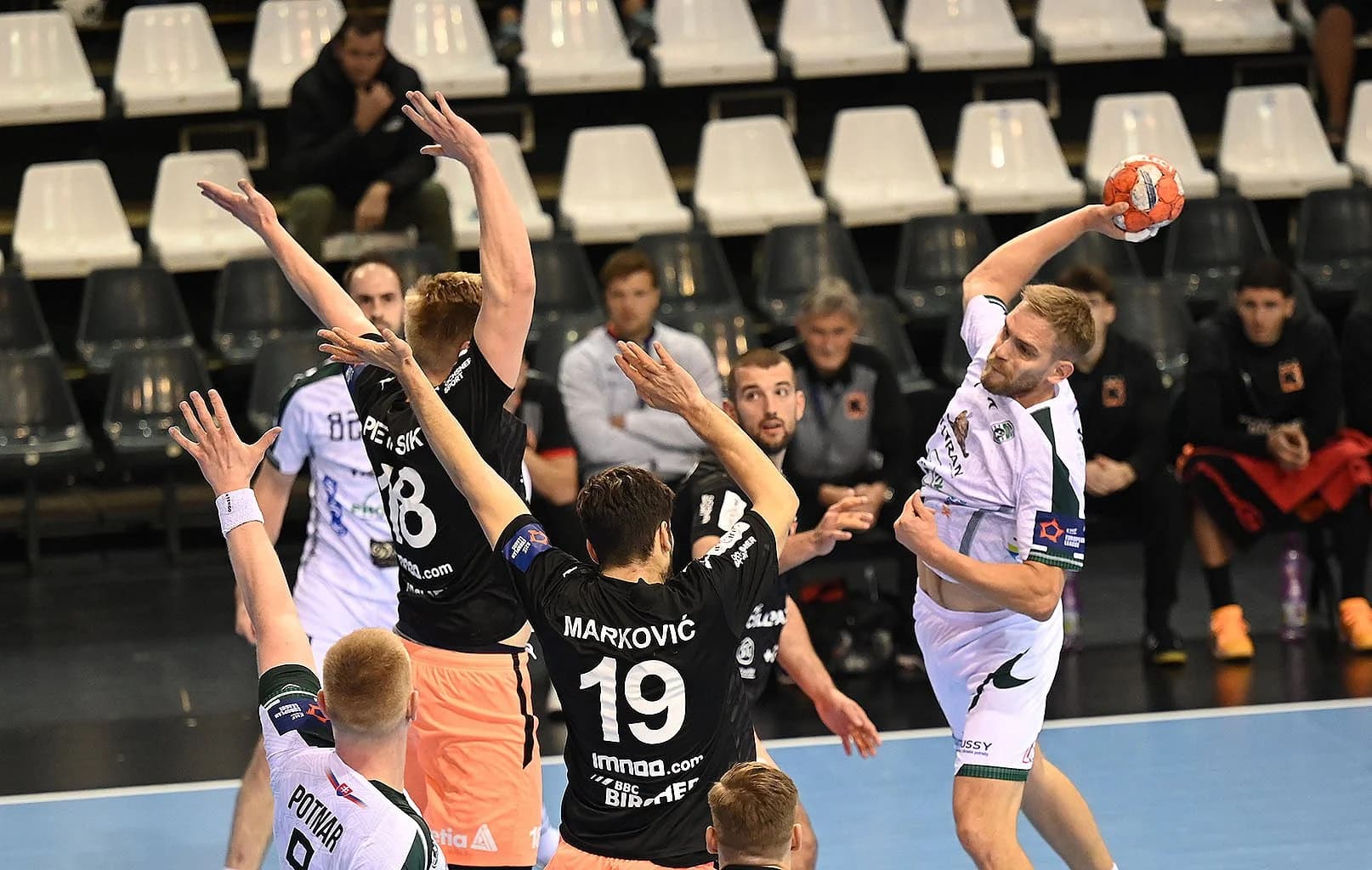 EL mužov: Hladká prehra Prešova