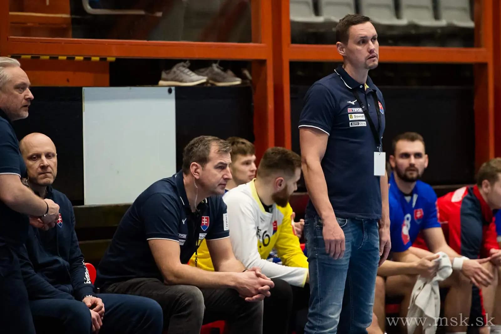 Kukučka v obchode jediný s rúškom, vo Švajčiarsku ľudí od ich nosenia odrádzajú