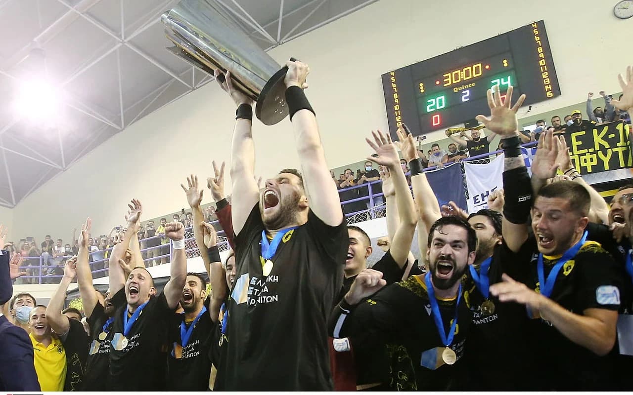 Aténčania sa dočkali, AEK víťazom Európskeho pohára
