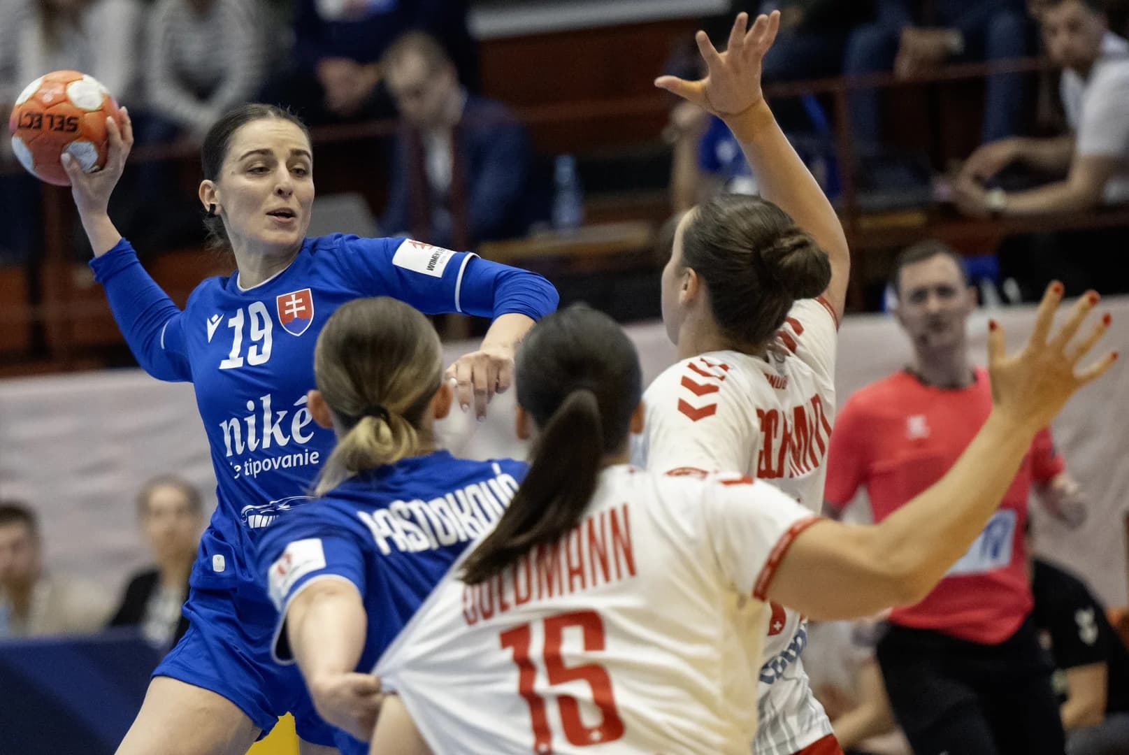 ADRIANA HOLEJOVÁ V BARÁŽI SO 17 GÓLMI. ZA UPLYNULÉ 3 SEZÓNY SPRAVILA OBROVSKÝ PROGRES, CHVÁLI JU TRÉNER BEŇADIK