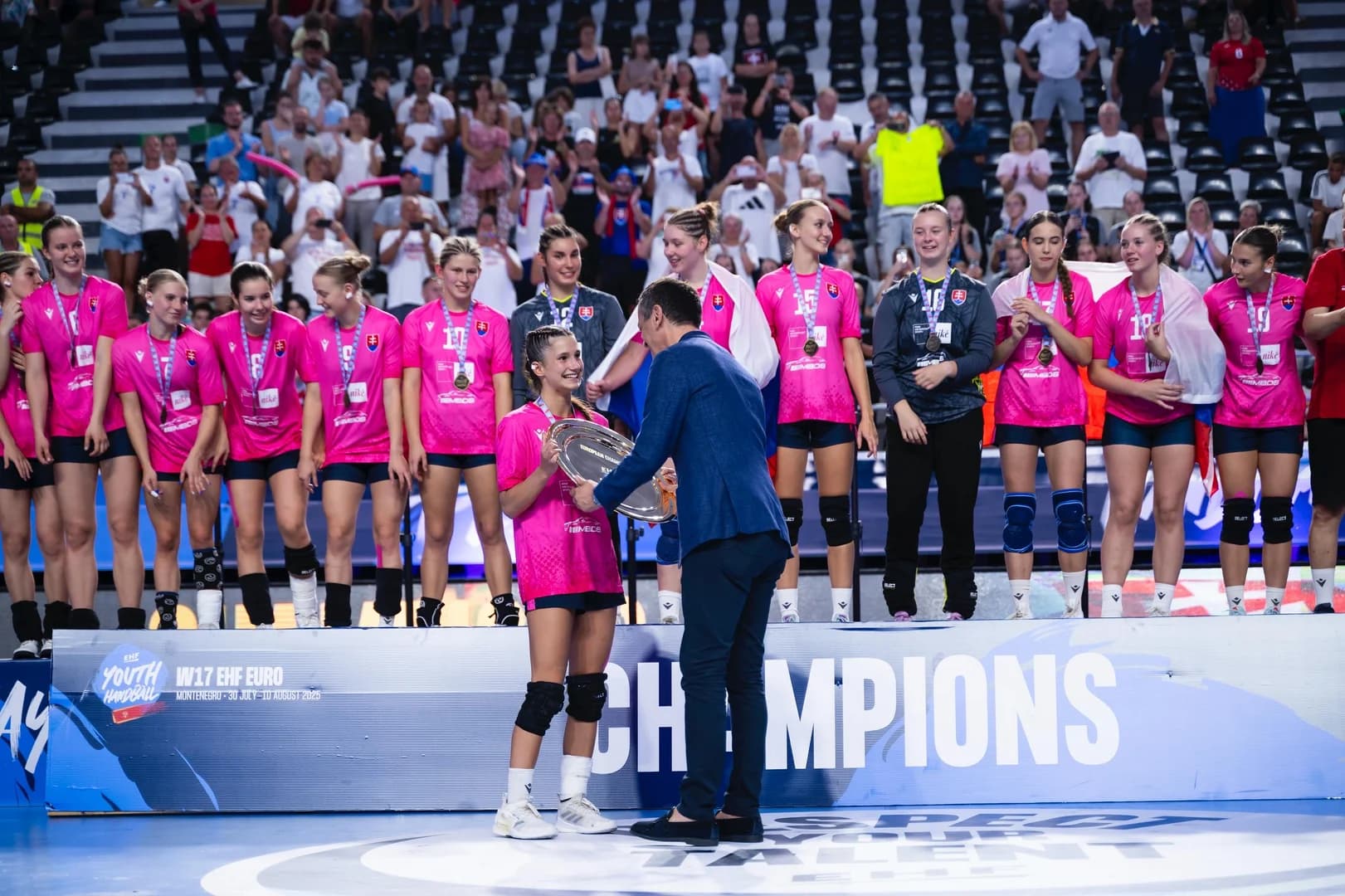 VÝNIMOČNÁ GENERÁCIA VYTVORILA SILNÝ KOLEKTÍV A DOSIAHLA NAJVÄČŠÍ ÚSPECH MLÁDEŽNÍCKEHO KOLEKTÍVNEHO ŠPORTU V HISTÓRII SLOVENSKA