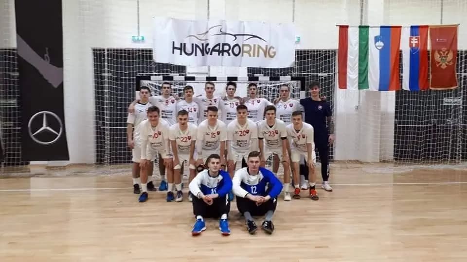 Slovenskí juniori o gól zdolali Čiernohorcov