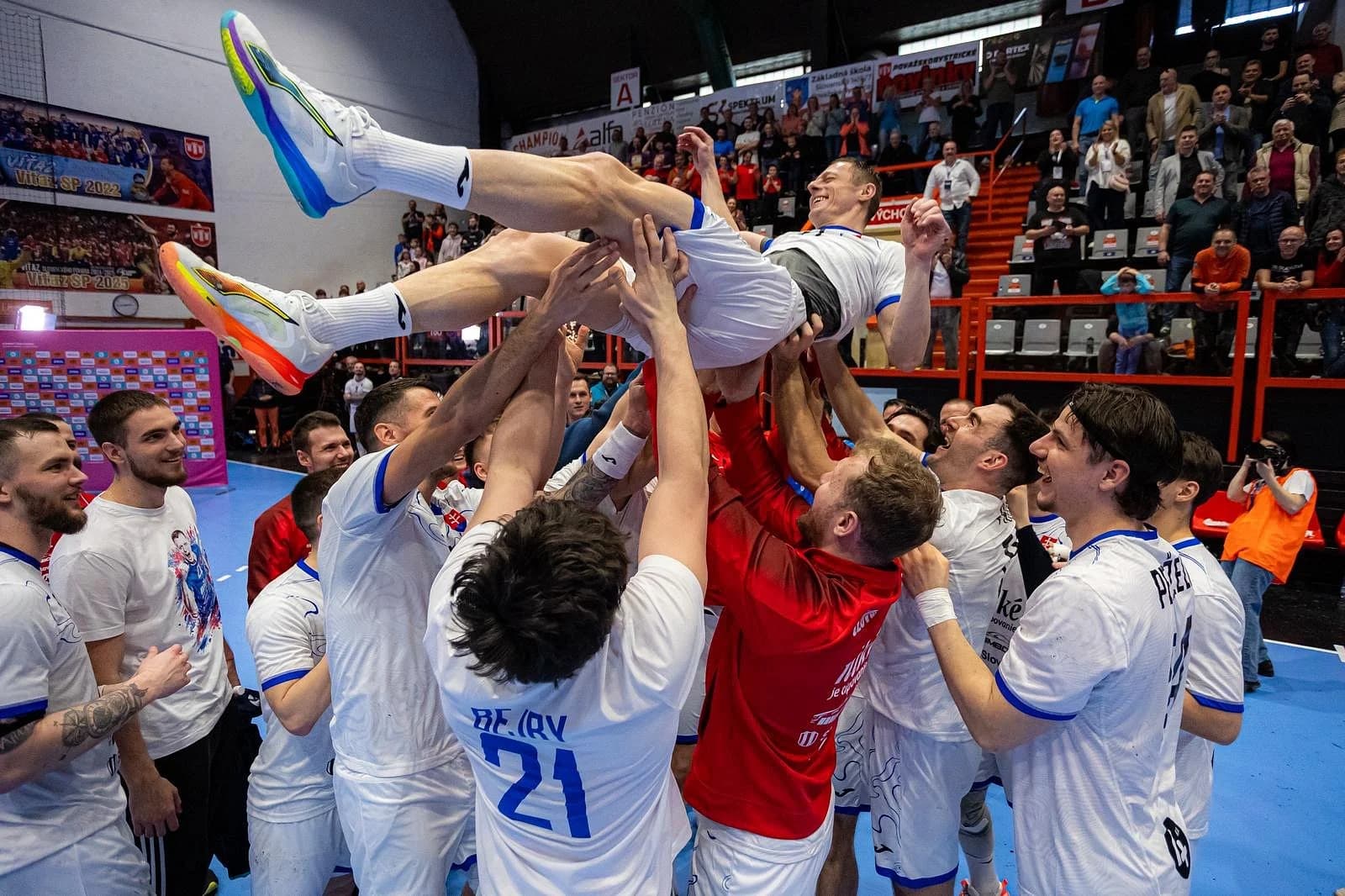 REPRE MUŽI: NA POVAŽÍ VYBOJOVANÝ POSTUP DO POSLEDNÉHO KOLA BARÁŽE MS 2027
