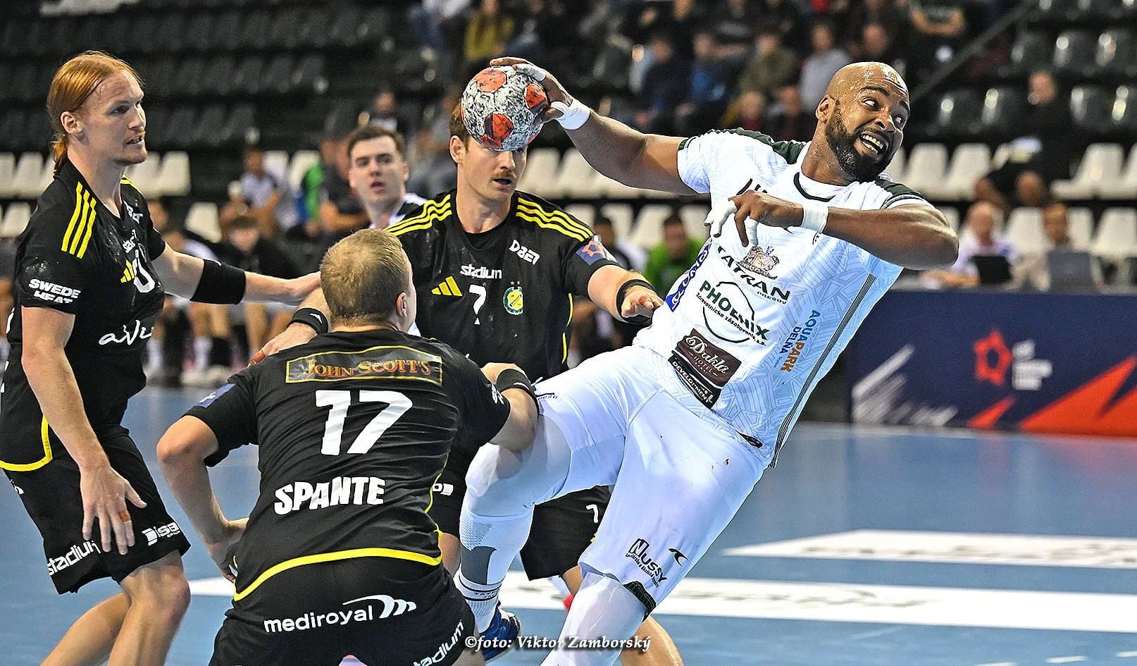 EURÓPSKA LIGA: PREHRA PREŠOVA NA PALUBOVKE SÄVEHOFU PO SĽUBNOM PRVOM POLČASE