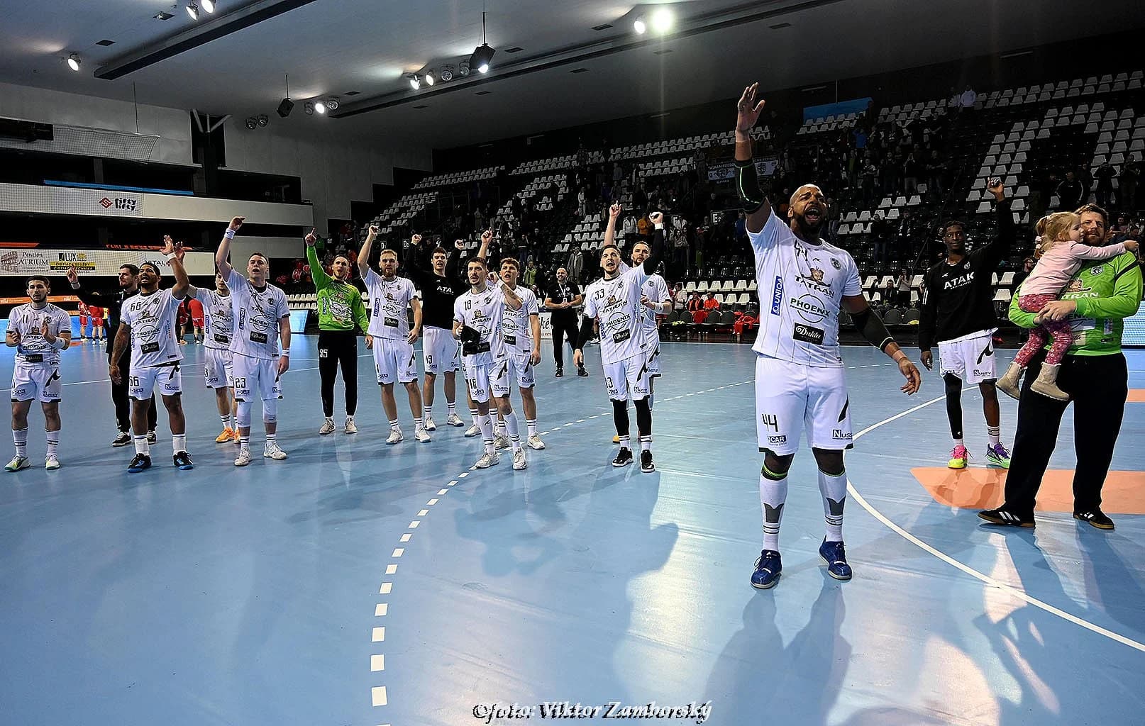 NHE: POČAS VÍKENDU POKRAČUJE MUŽSKÁ EXTRALIGA NADSTAVBOU, KTORÁ ROZHODNE O SEMIFINALISTOCH AJ O ÚČASTNÍKOVI BARÁŽE