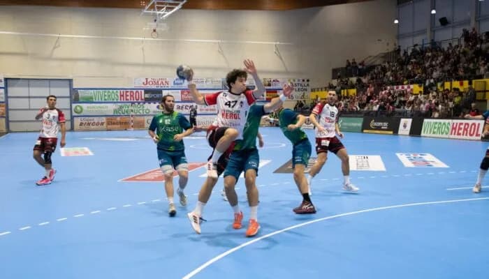 Slováci jedenástimi gólmi potiahli Navu