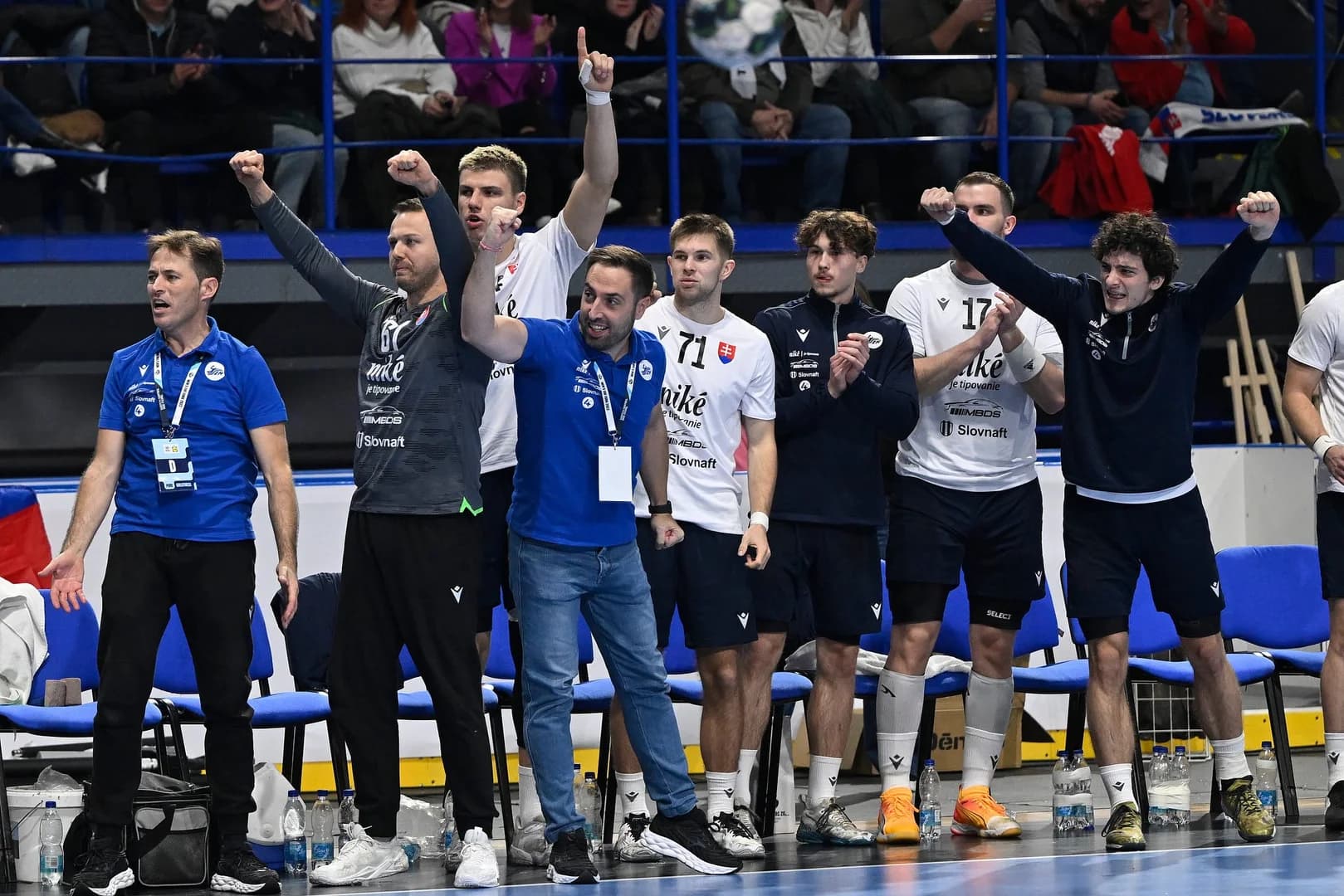 TRÉNER FERNANDO GURICH CÍTI, ŽE REPREZENTÁCIA FANÚŠIKOM NIEČO DLHUJE 