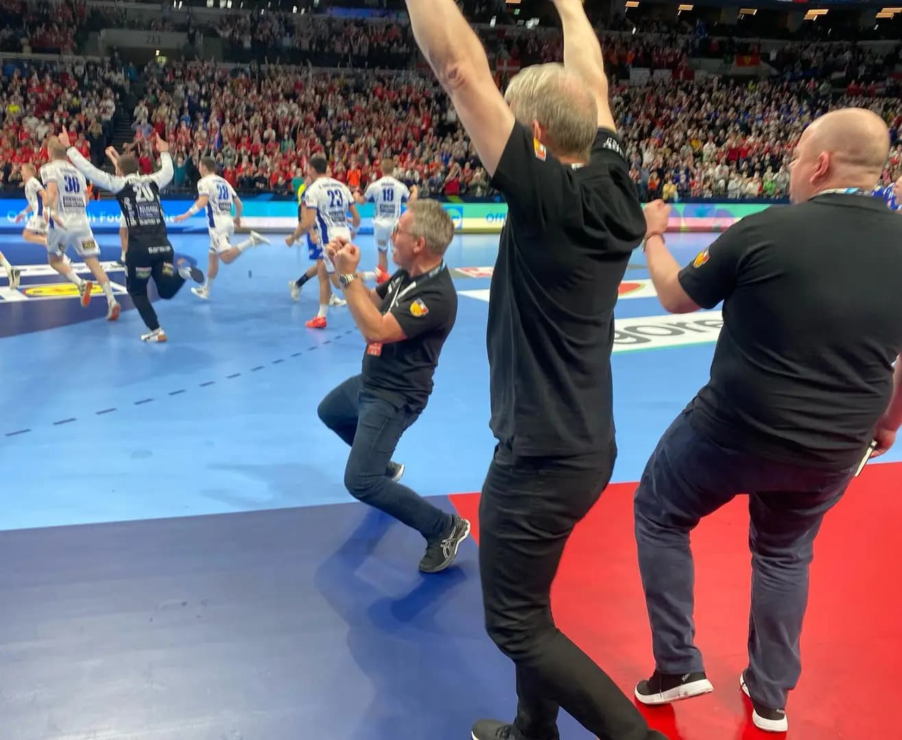 EHF EURO 2022: Islanďania deklasovali olympijských víťazov, Dáni naďalej stopercentní