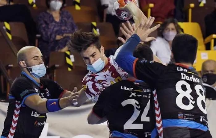 V Španielsku ligový duel s rúškami, hráč Ademaru León Feuchtmann: "Nikdy viac"