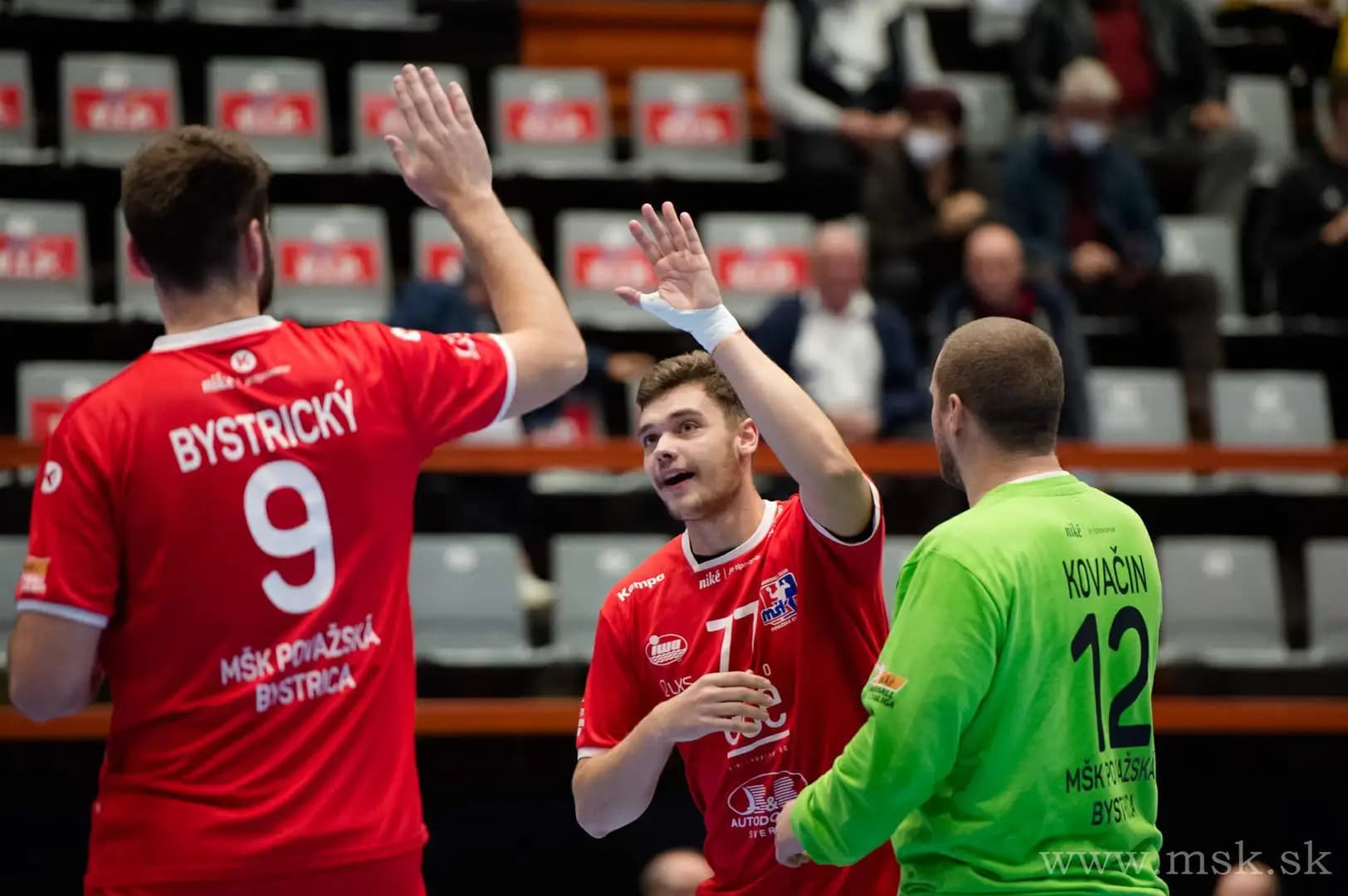 NHE: Súboj o 2. priečku pre Považanov