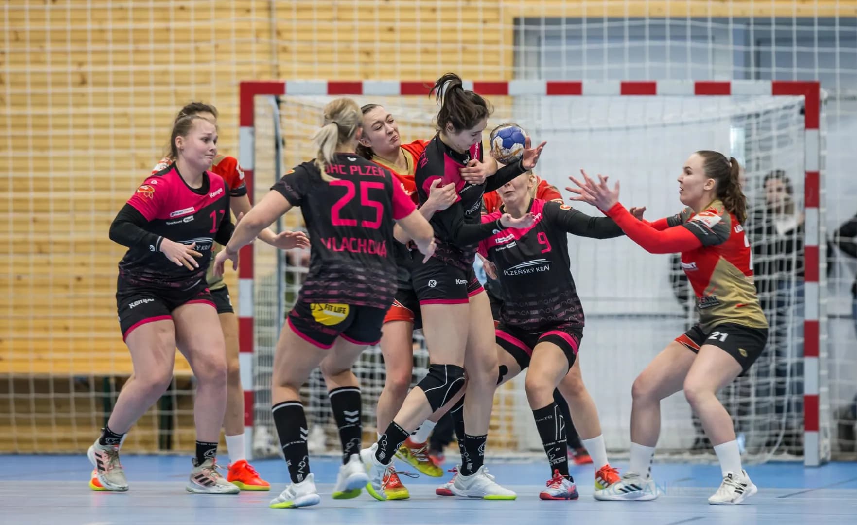 MOL liga: Iuventa po zmene strán sfúkla Plzeň
