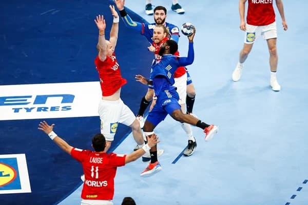 EHF EURO 2022: Francúzi sa zachránili obratom proti Dánom, Islanďania bez semifinále