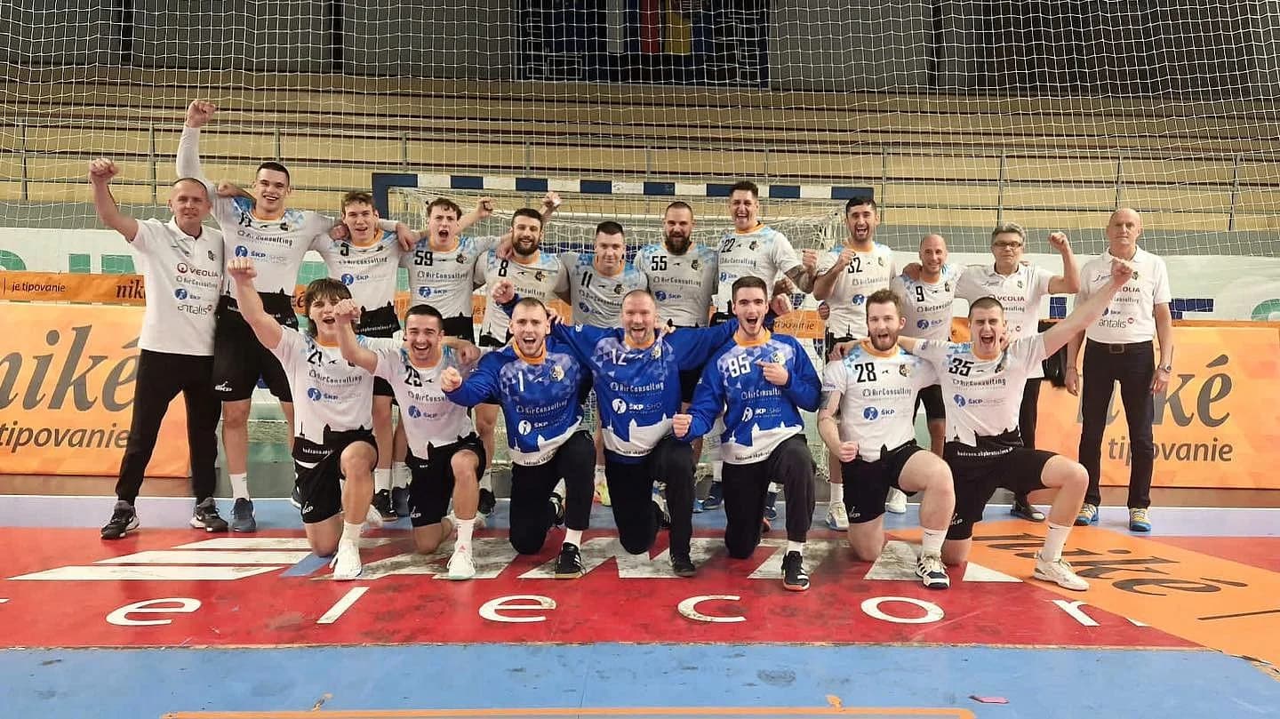NHE: ŠKP a Topoľčany zbíjali u súperov, hladké triumfy vedúceho dua 