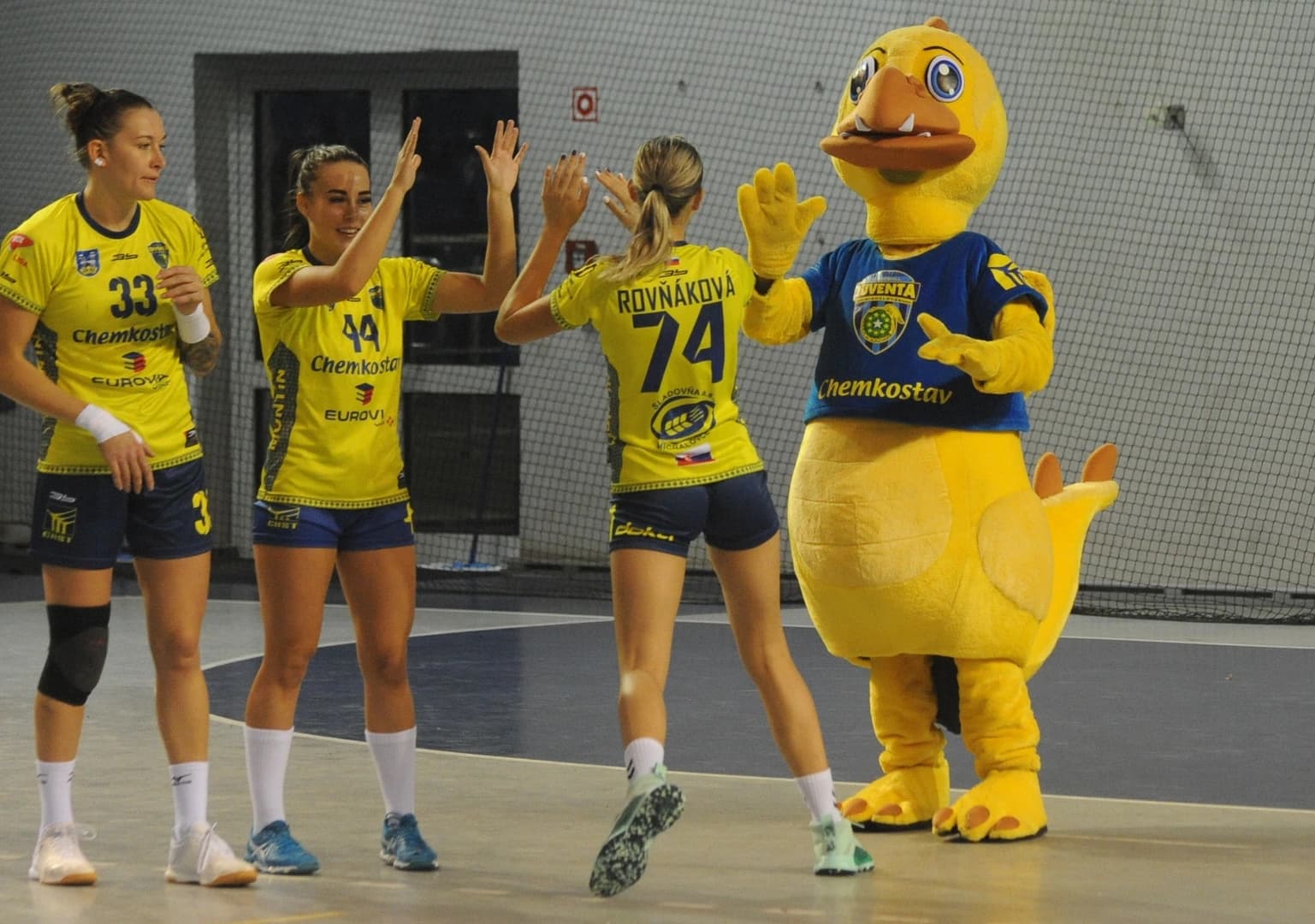 Michalovce zvládli prvý krok v 1. kvalifikačnom kole Pohára EHF, Spono Eagles zdolali o 6 gólov