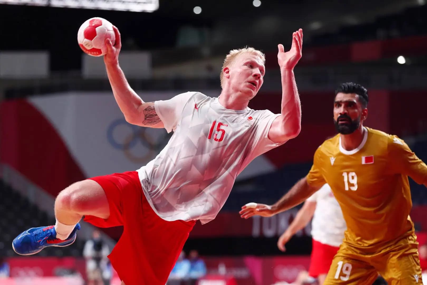 Dánski obhajcovia zatiaľ bez zaváhania, Rusky s debaklom