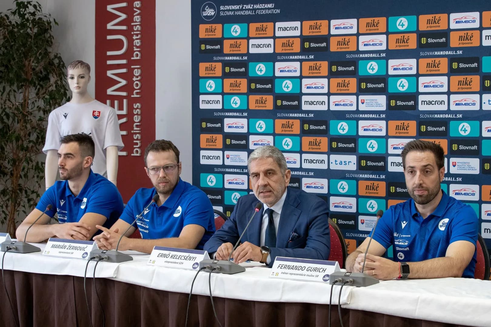 Repre muži: Pred štartom kvalifikácie ME 2024 nový realizačný tím i nové dresy