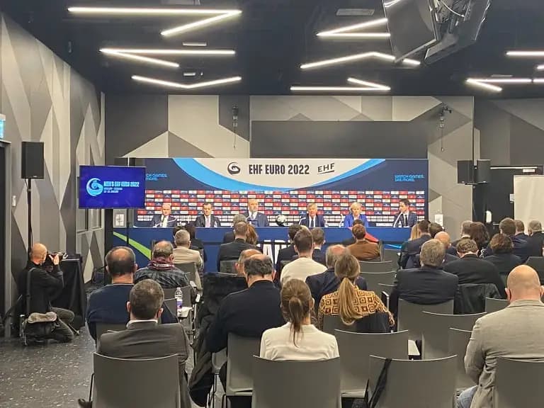 EHF EURO 2022: Na najťažšom šampionáte najviac špičkových duelov, EHF vyzdvihla slovenských a maďarských organizátorov ME