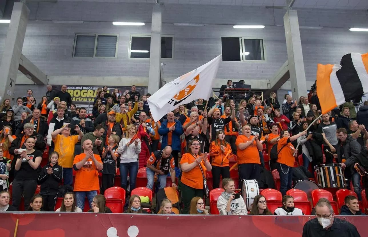 MOL liga: V Michalovciach sa nehralo, Most lídrom