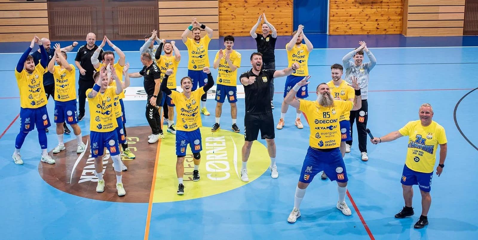 BARÁŽ NHE: V SOBOTU SA ROZHODNE O POSLEDNOM EXTRALIGISTOVI 