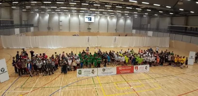 V Dome športu takmer tri desiatky tímov na turnaji Minihandball ligy