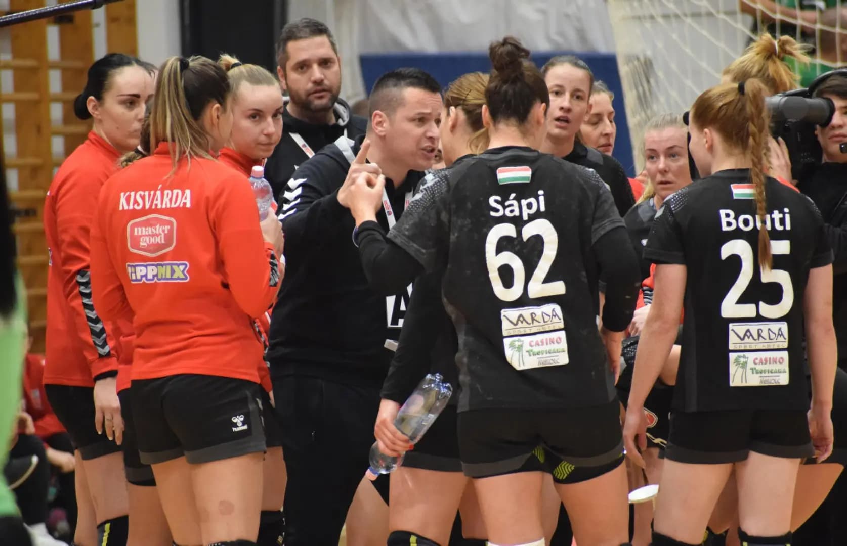 Na Slovensku v novom roku najskôr dvakrát HC DAC, v závere roka prehry klubov Sloveniek v Maďarsku