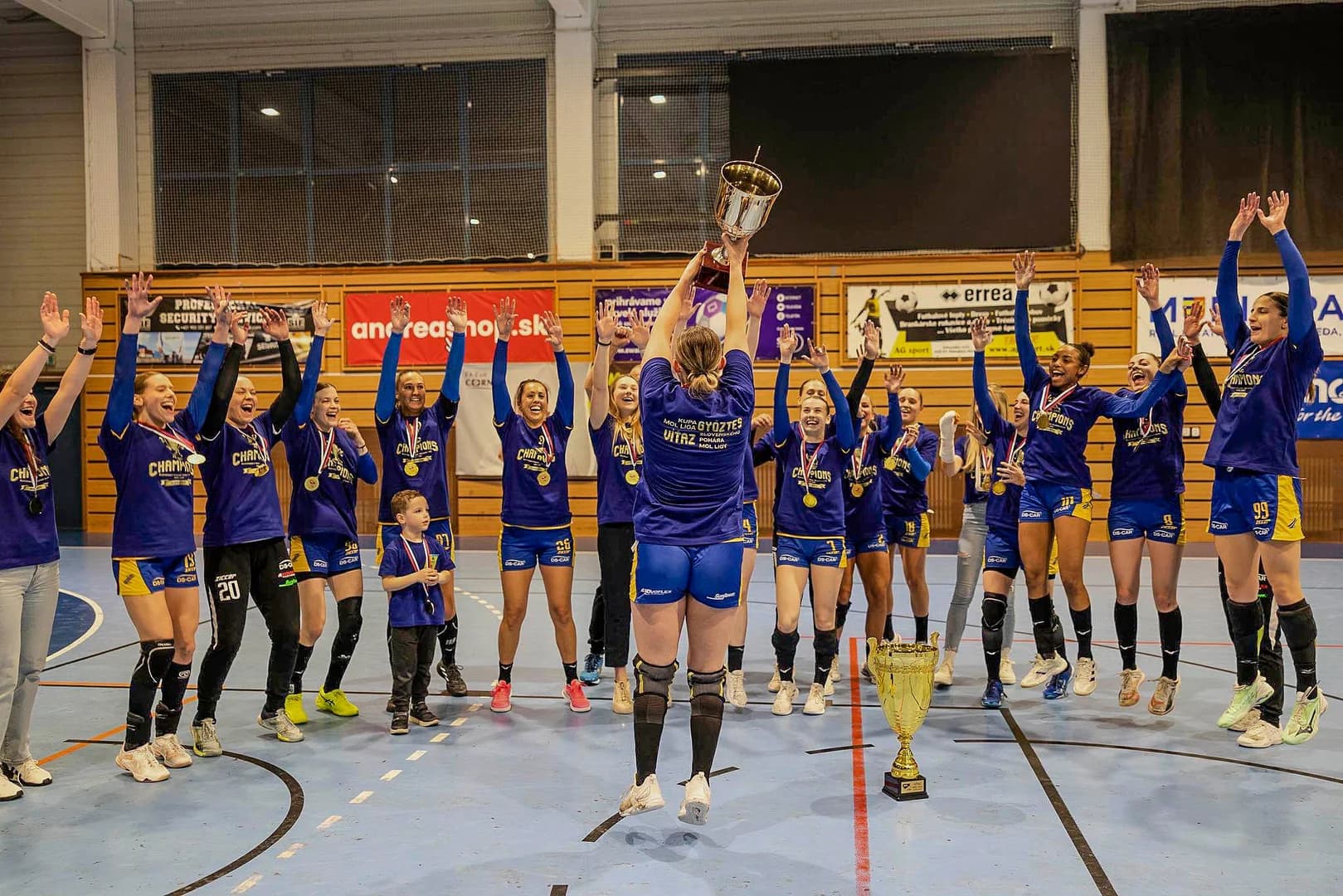 DUNAJSKÁ STREDA S KVARTETOM SLOVENSKÝCH REPREZENTANTIEK OSLÁVILA TITUL V MOL LIGE