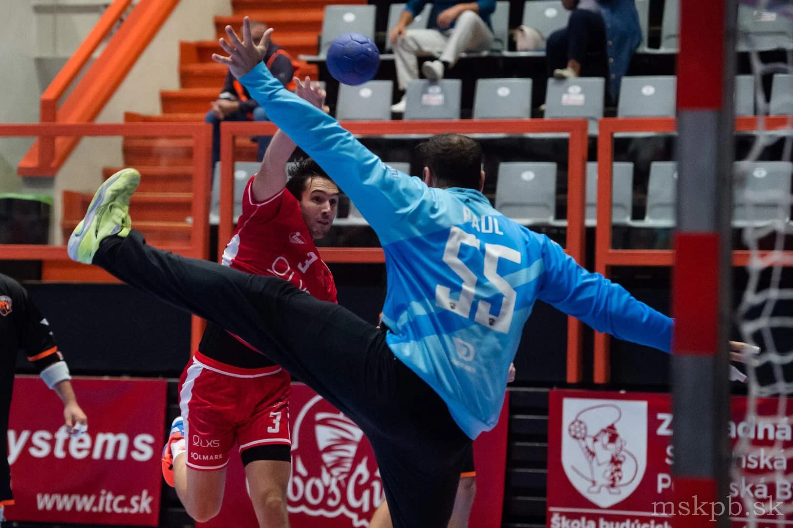 NHE: V SOBOTU 5. KOLO NADSTAVBY AJ ZÁPASY 3. KOLA SKUPINY O UDRŽANIE SA V NAJVYŠŠEJ SÚŤAŽI