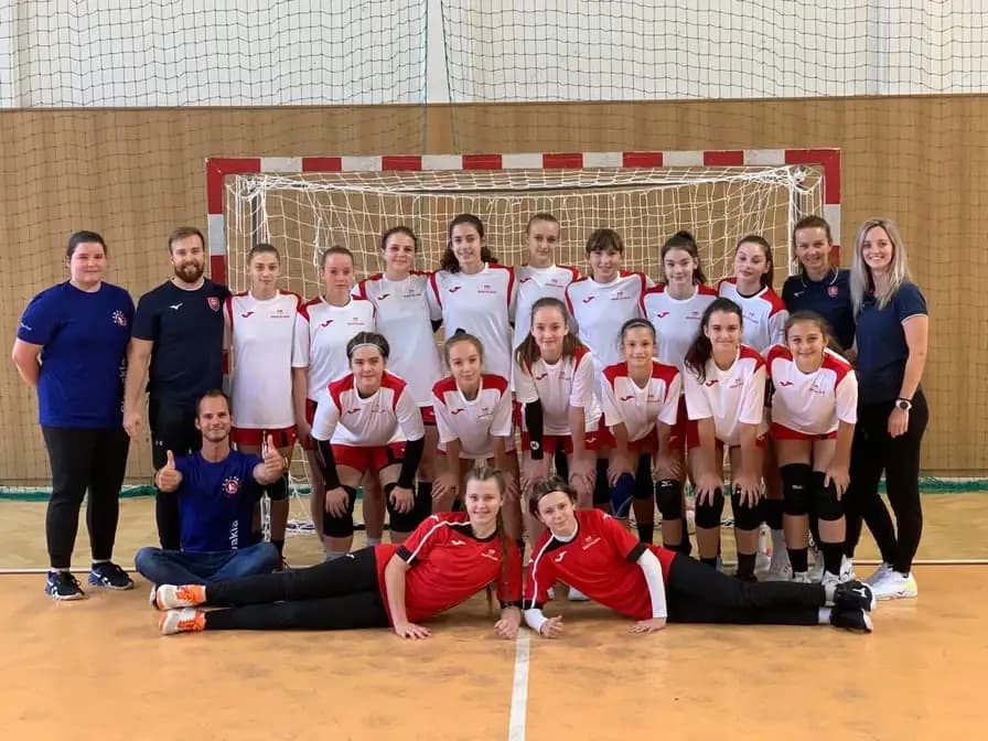 Staršie žiačky BKZH druhé na turnaji Handball V4 Cup v Ostrave