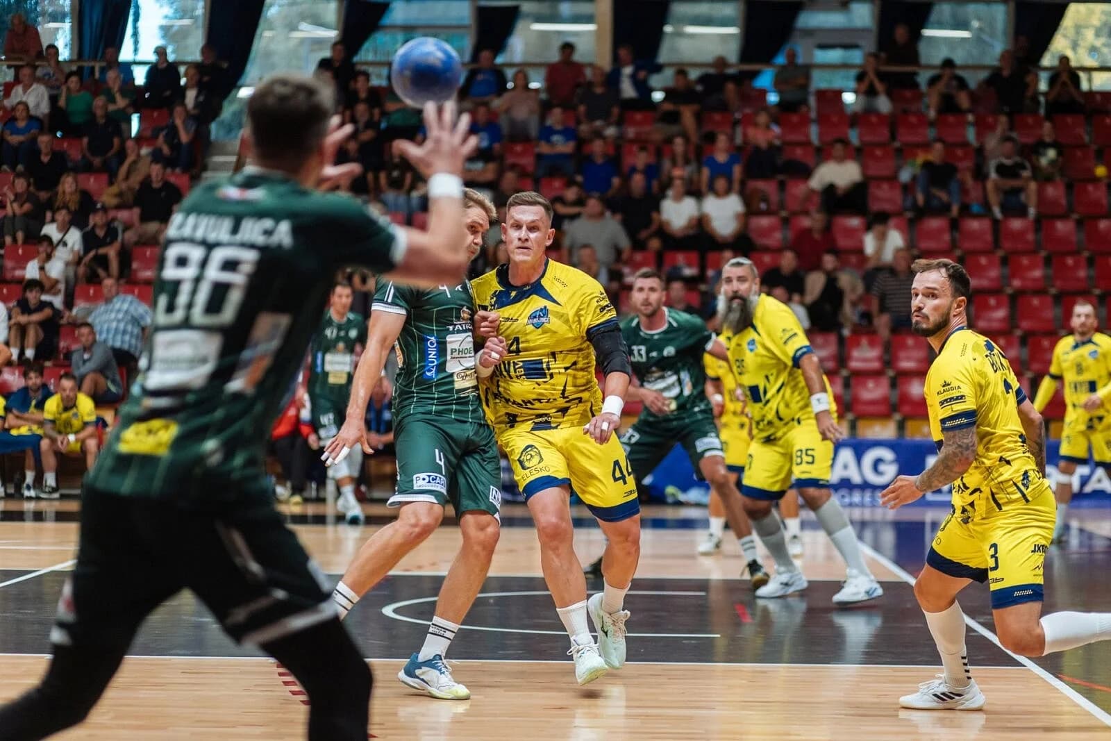 NHE: ŠLÁGER TRETIEHO KOLA PRE TATRAN, POVAŽANIA SA VYTRÁPILI S KOŠIČANMI AJ VÍŤAZSTVO MODRANOV V HLOHOVCI