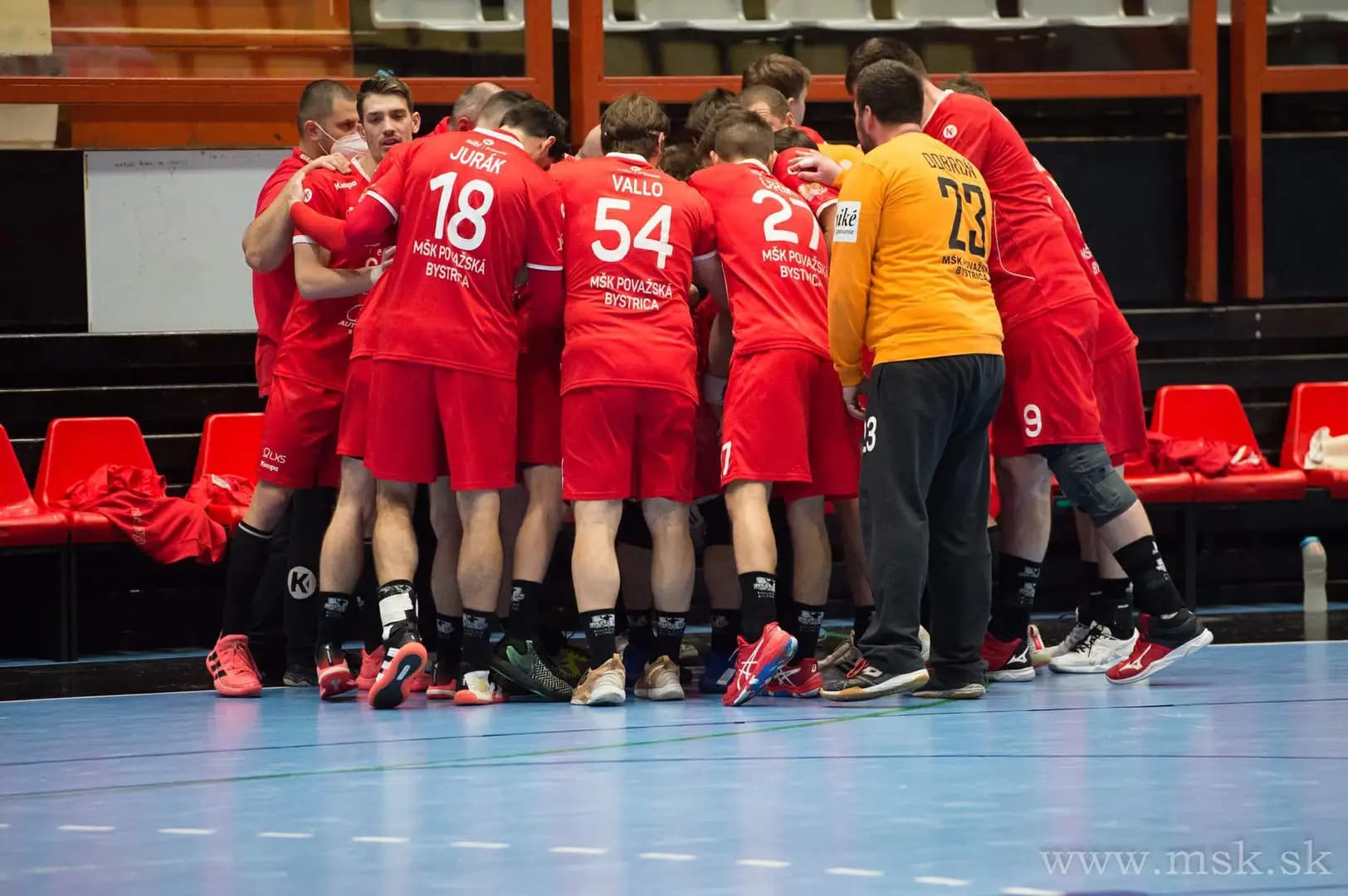 NHE: HK Košice a Sporta Hlohovec sa dotiahli na Považanov