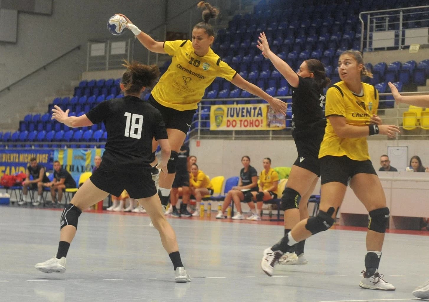 MOL liga: Iuventa v generálke remizovala, DAC potrápil Vác