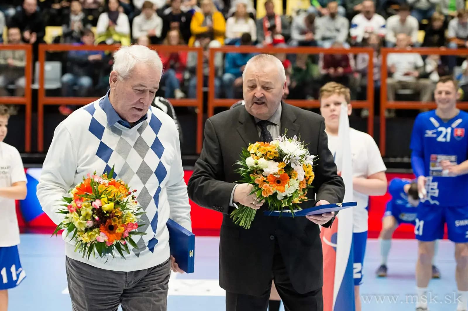 SZH pred reprezentačným zápasom v Považskej Bystrici ocenil ďakovnou plaketou Tomáša Kuťku a Štefana Katušáka pri príležitosti ich jubilea