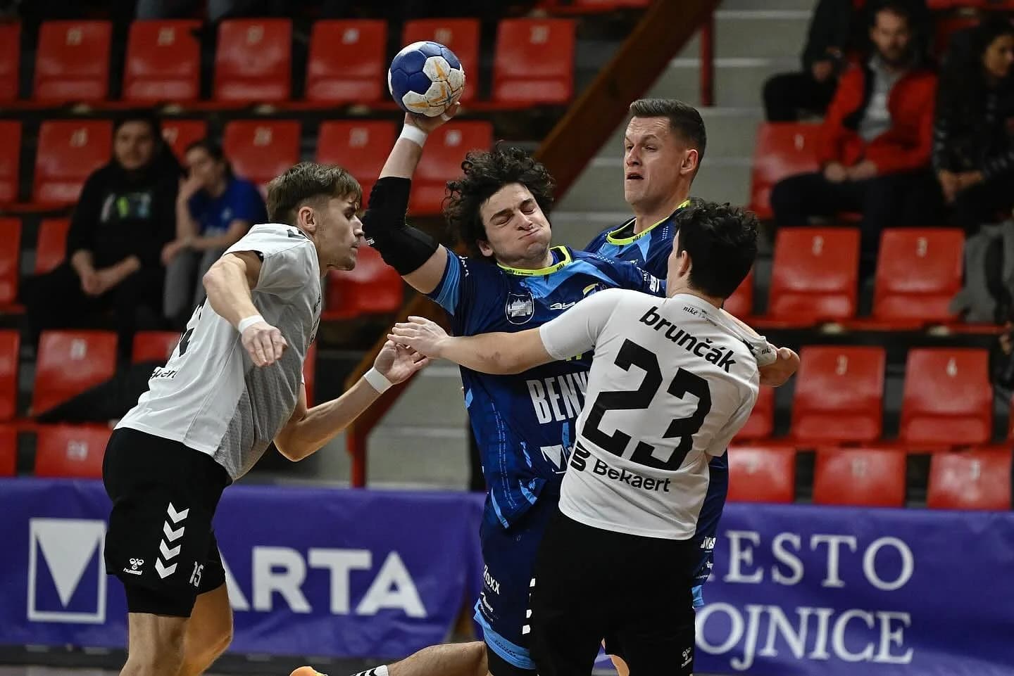 PO REPREZENTAČNEJ PRESTÁVKE VÝSLEDKY 11.KOLA NHE BEZ PREKVAPENÍ 