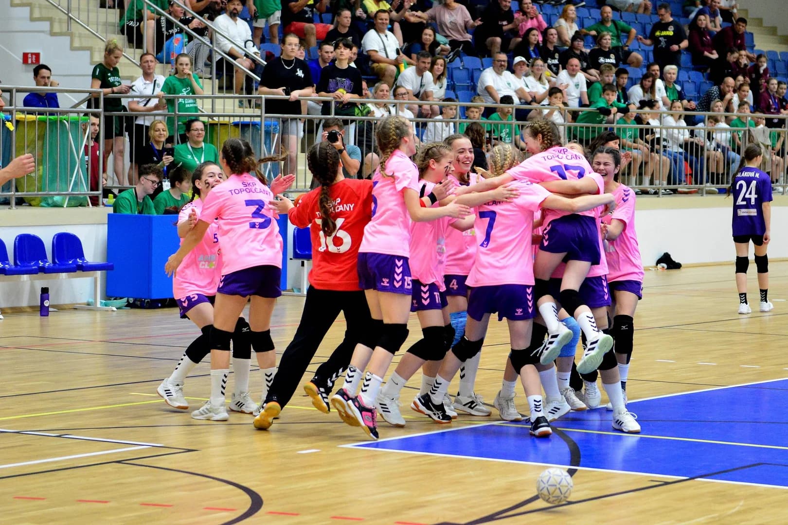 SLOVAK OPEN HANDBALL 2025 PRINIESOL SKVELÉ ZÁPASY A FINÁLOVÉ DRÁMY