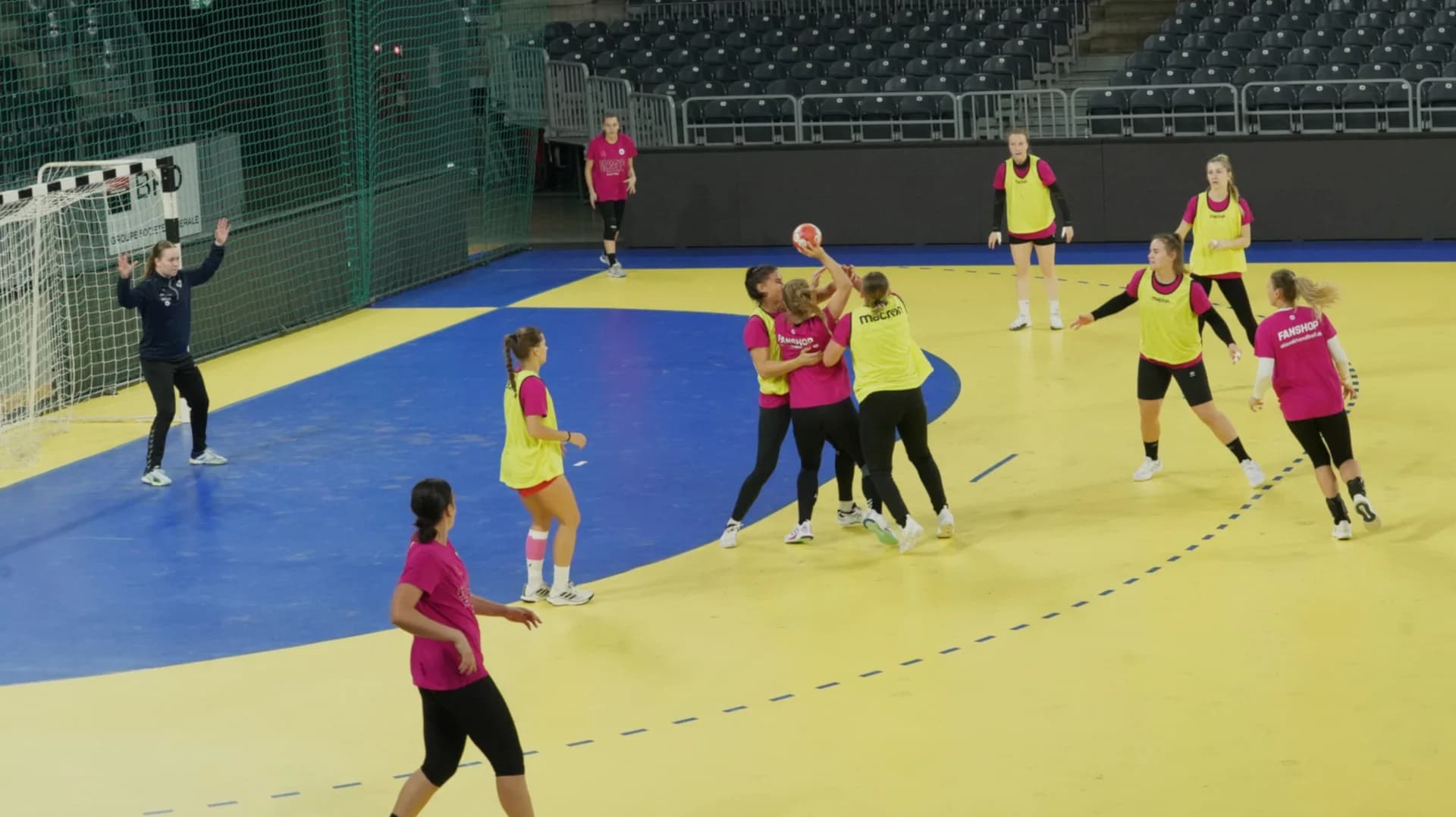 SLOVENKY UŽ V KLUŽI, POMÁHAJÚ AJ JAZYKOVÉ SCHOPNOSTI ŠUTRANOVEJ 