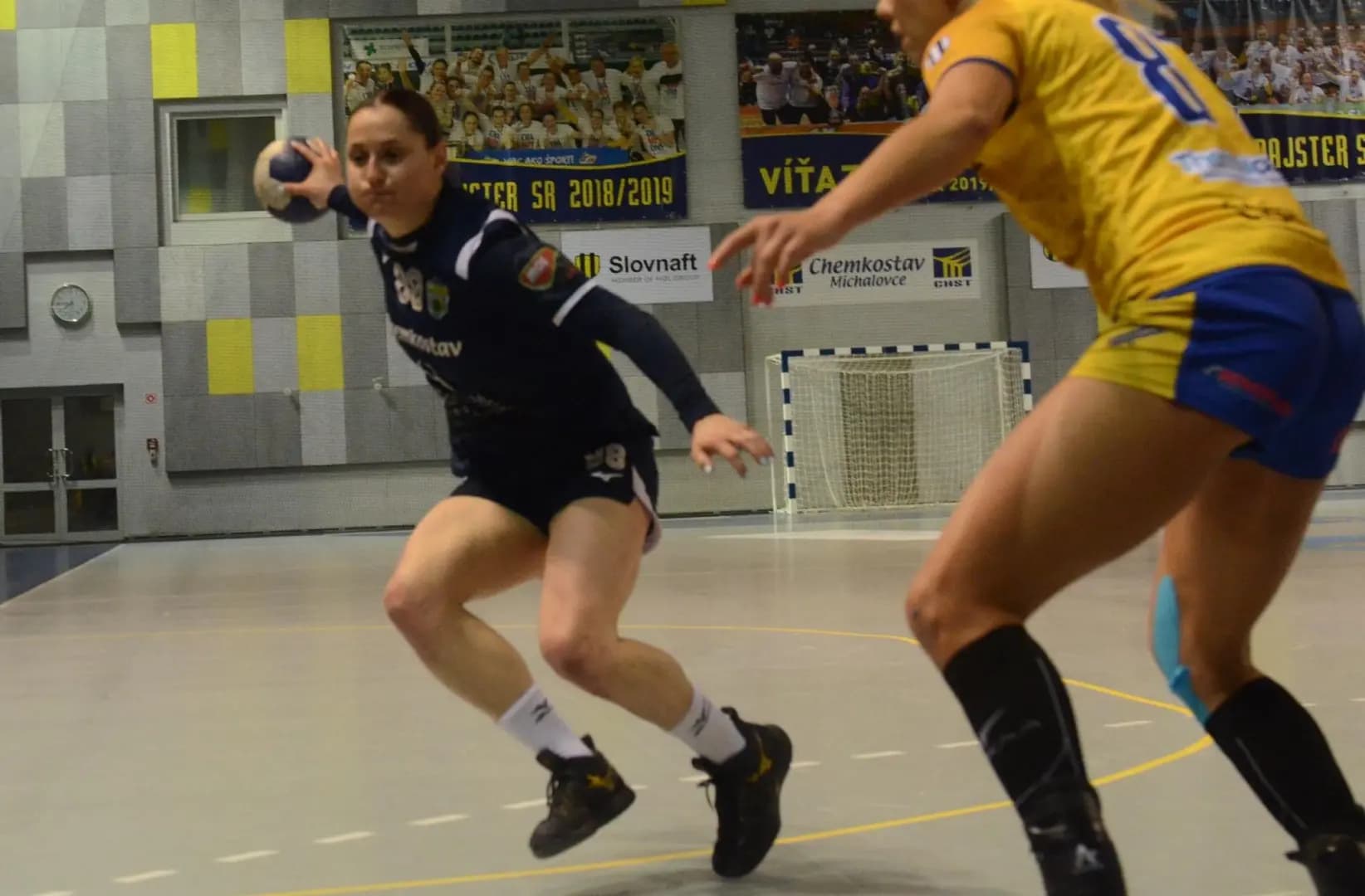 MOL liga: Iuventa sa zatiaľ zachránila v rozstrele, Šaľa má bronz