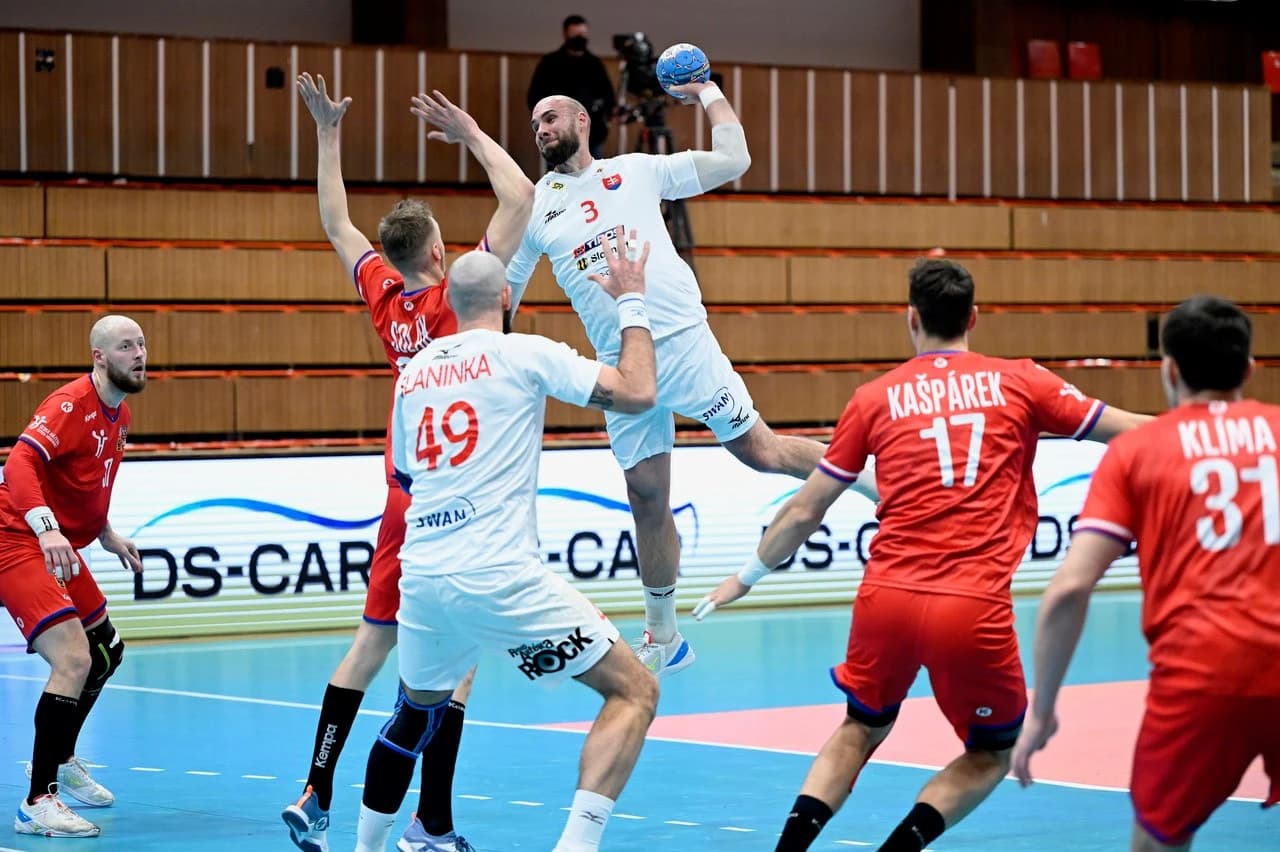 V Trenčíne dve tretiny duelu vyrovnaná partia, napokon prehra o 7 gólov