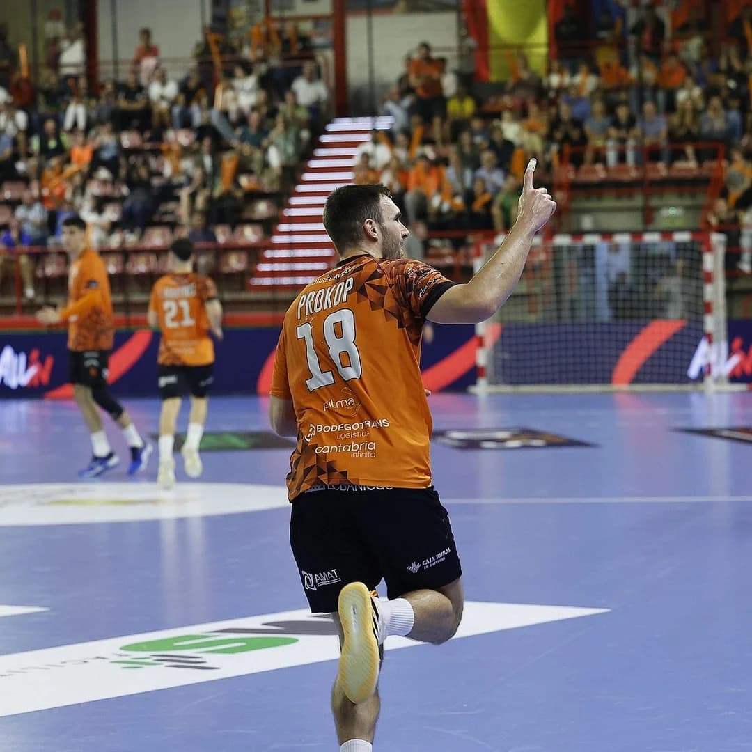 Sedem gólov Prokopa nestačilo Torrelavege na prvý výhru v EL