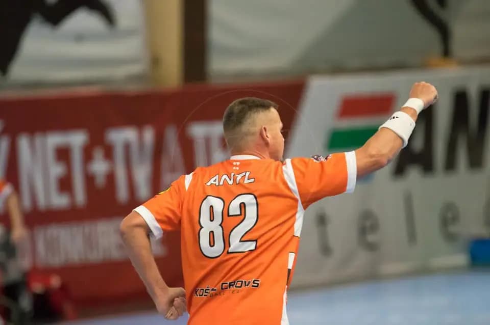 Z vyrovnaného derby za dve minúty jednoznačné víťazstvo Crows